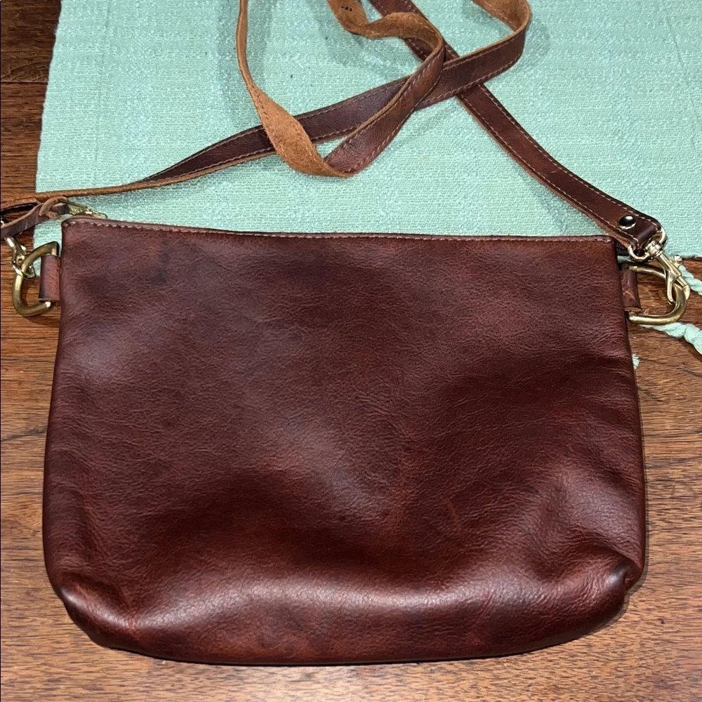 Chic Sparrow Lara Leather Crossbody Bag - Picture 6 of 7